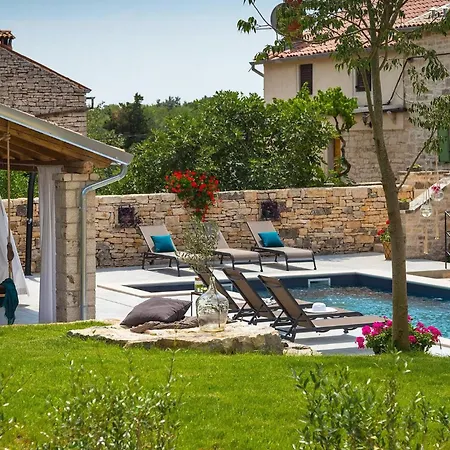 Holiday home Kurili No14